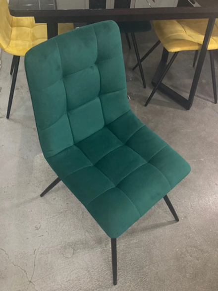 Стул Чили каркас конус разборный черный основание велюр изумруд