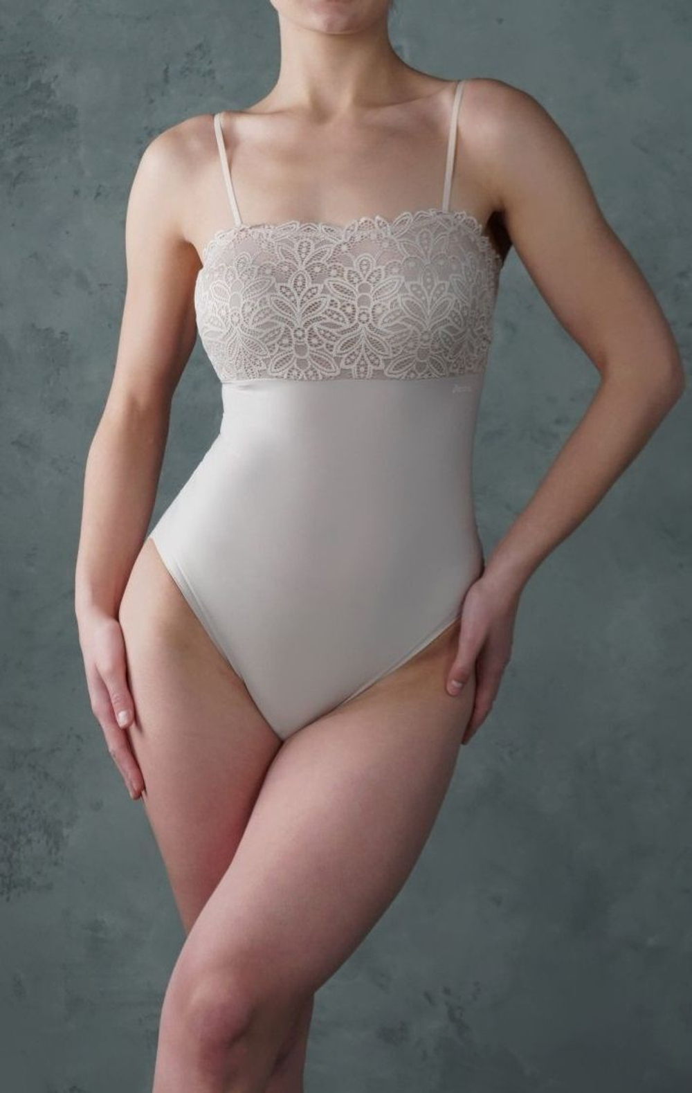 Боди с мягкой чашкой Perfect Curves (Размер: M) (Цвет: черный)