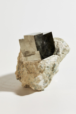 Пирит на породе L