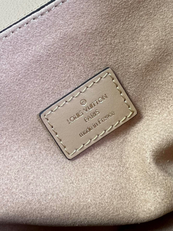 Louis Vuitton Pochette Metis