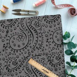 Ткань шелк Армани чёрные цветы и листья на коричневом фоне