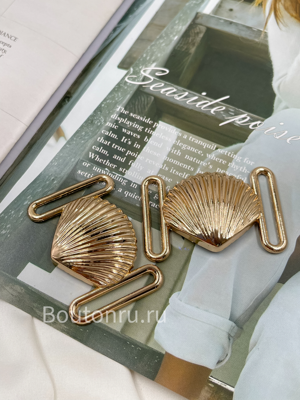Пряжка-брошь морская ракушка "Гребешок" для купальника золотистая металлическая