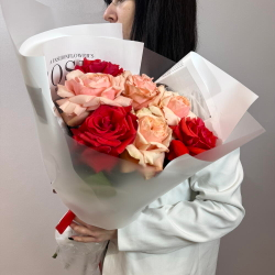 «Теплый контраст» букет из французских роз Кахала и Нина