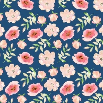 Розовые акварельные цветы и листья  на синем фоне