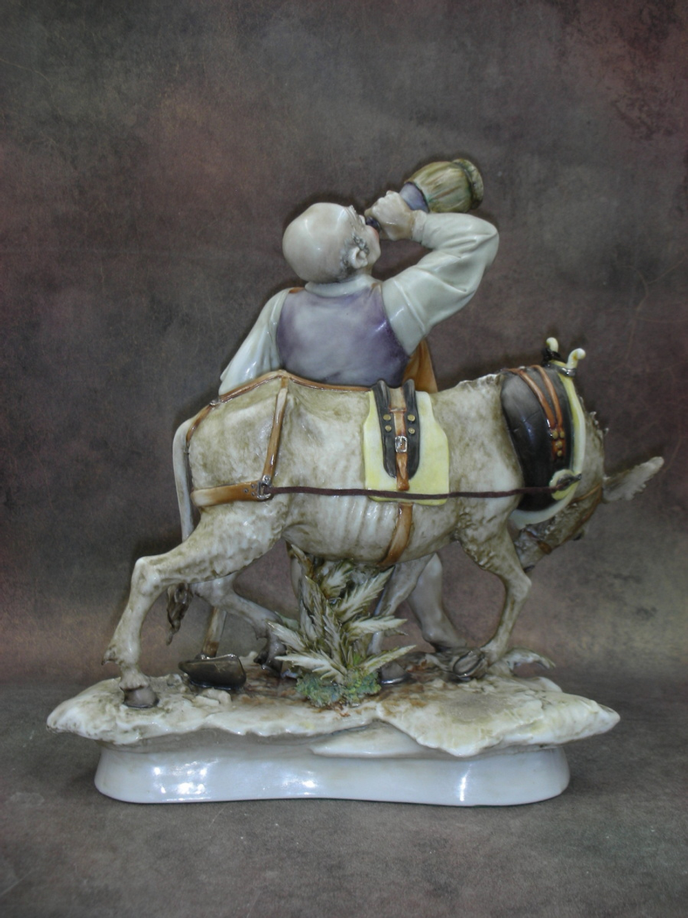 Статуэтка. Фарфор. Погонщик. Capodimonte. Италия