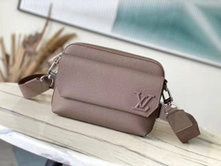 Сумка-мессенджер Louis Vuitton
