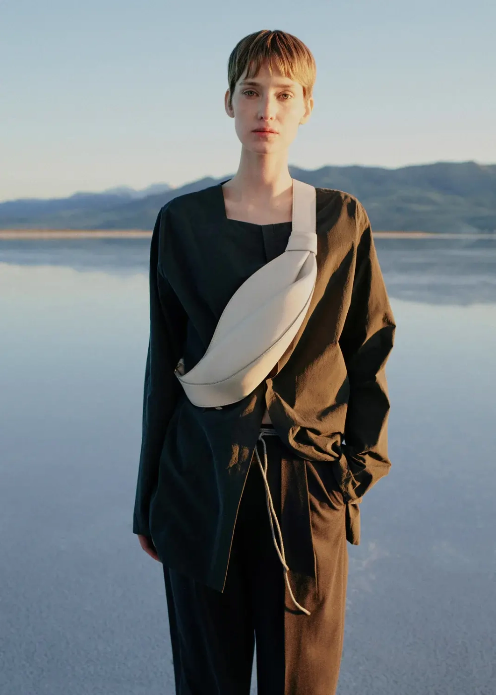 POLENE СУМКА NEYU, ЦВЕТ МЕЛА