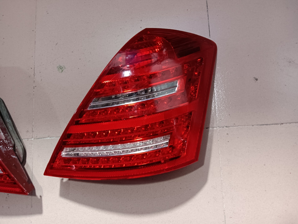 Задний фонарь Mercedes-Benz S-Class W221 S300/S350