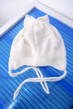 Шапка "Детская Радуга" с цветами на 3-6 месяцев, новая