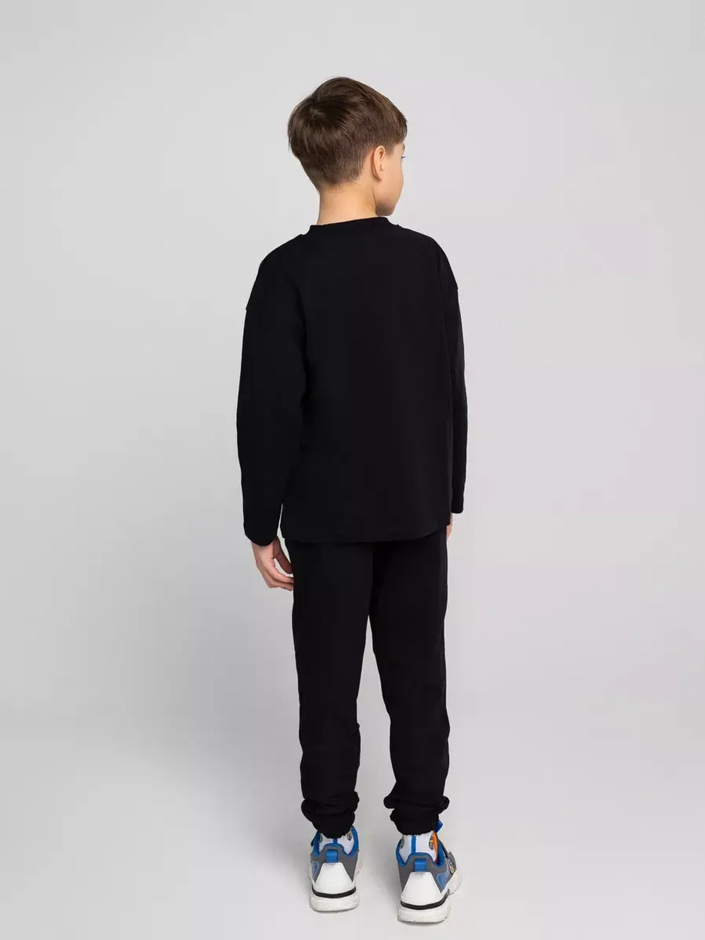 Черный костюм для мальчика в школу