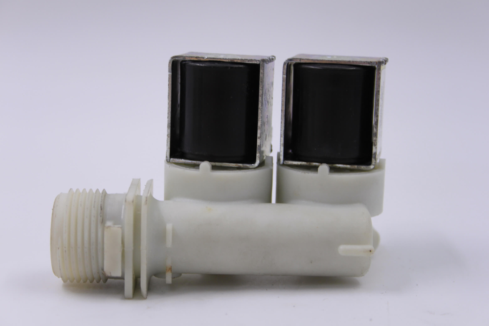 Электромагнитный заливной клапан стиральной машины Indesit 33390156