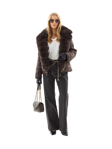 Короткая пуховая парка шоколадного цвета