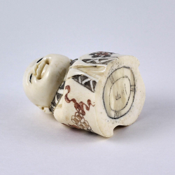 Нэцкэ Веселый мальчик Карако в кимоно