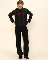 Черный свитер 