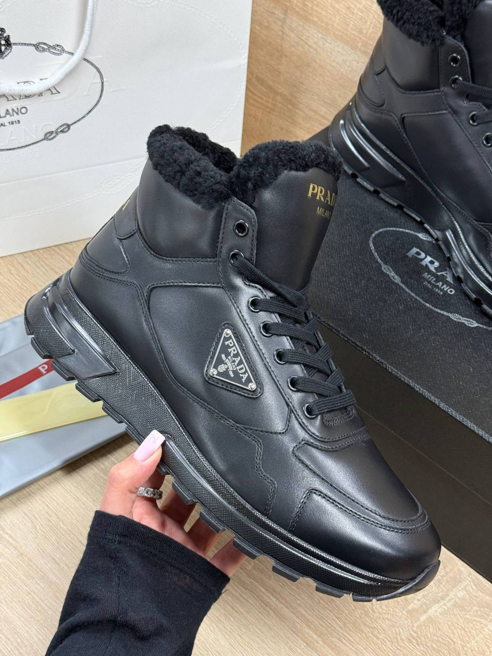 Кроссовки Prada