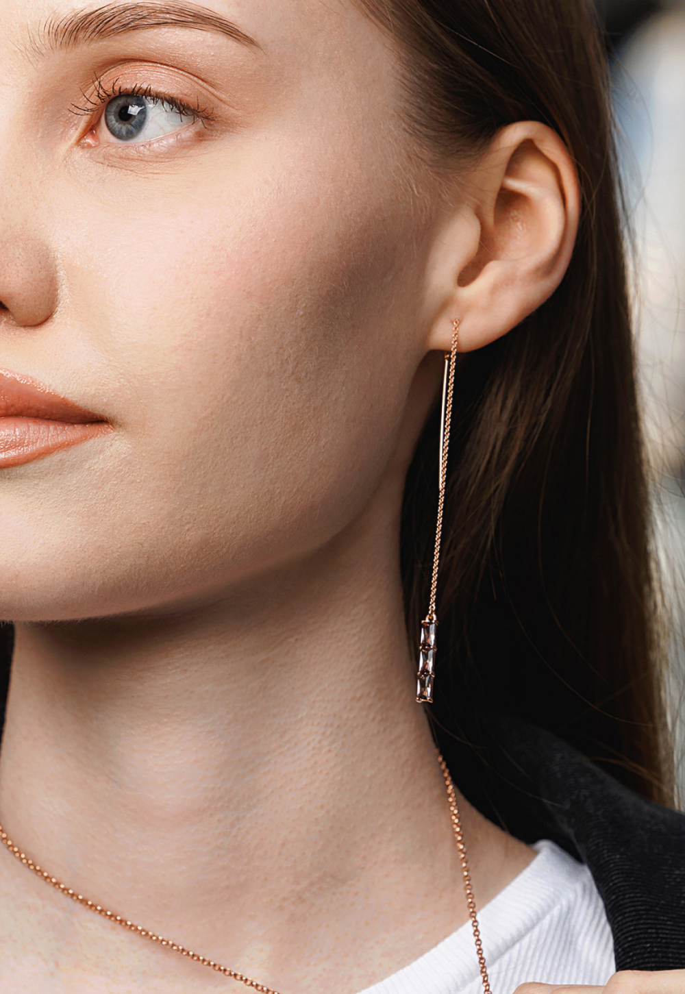 Моносерьга-продёвка из серебра со вставкой из розово-коричневого фианита