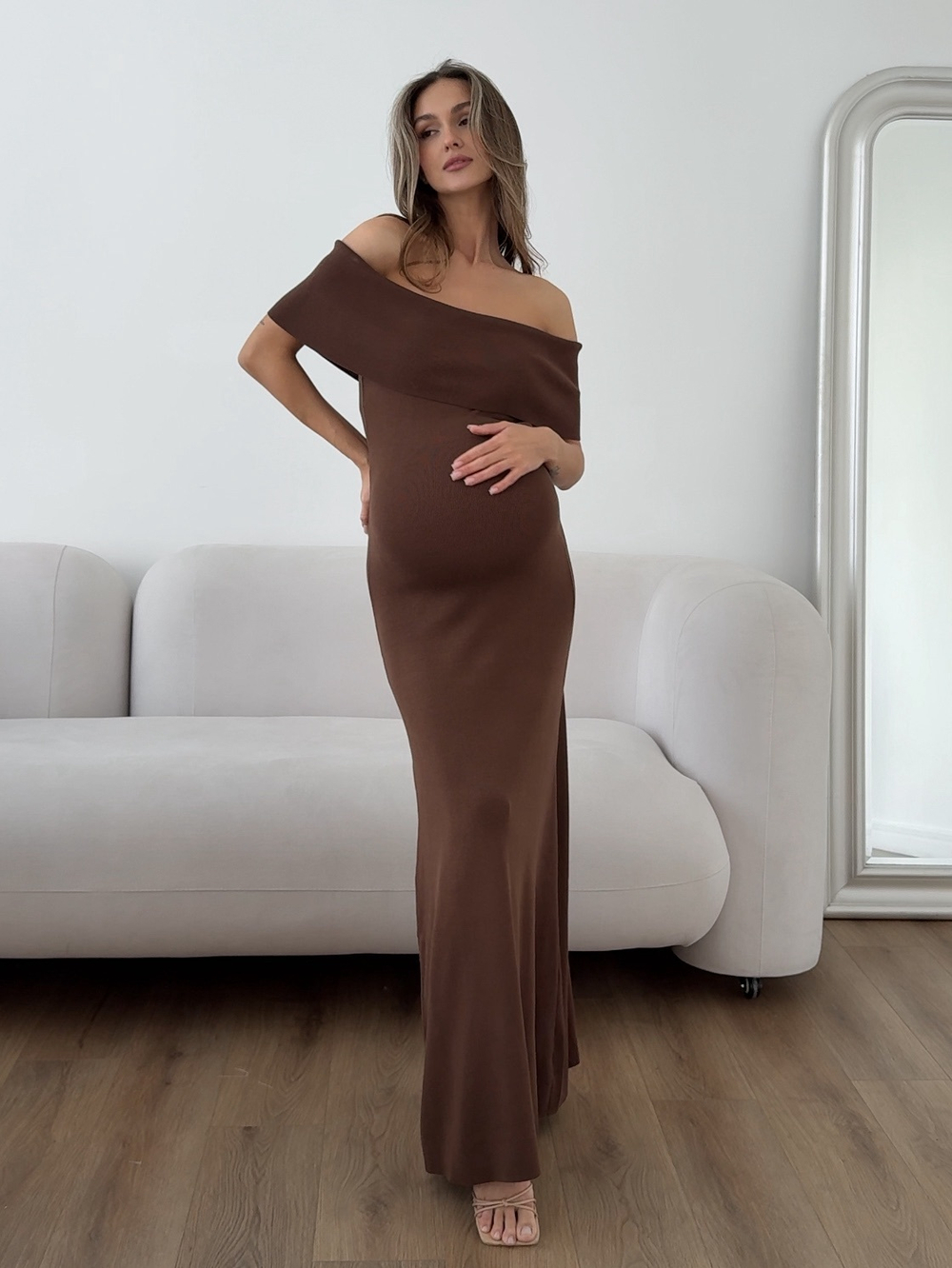 Платье вязаное, длинное, с открытыми плечами