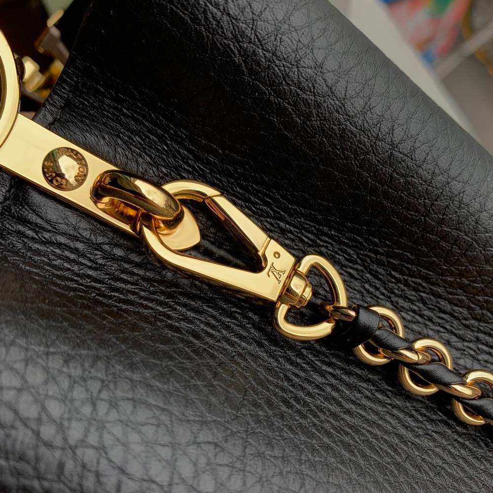 Louis Vuitton Capucines BB