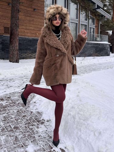 Коричневая шуба из эко-меха с английским воротником