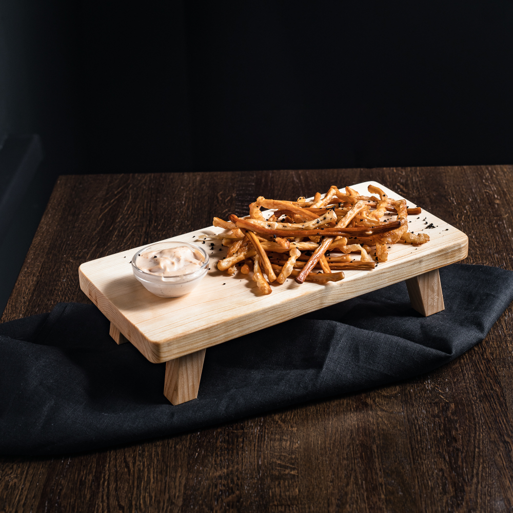 Деревянная сервировочная  доска для подачи блюд и закусок из древесины кедра. Art of Siberia. RD16