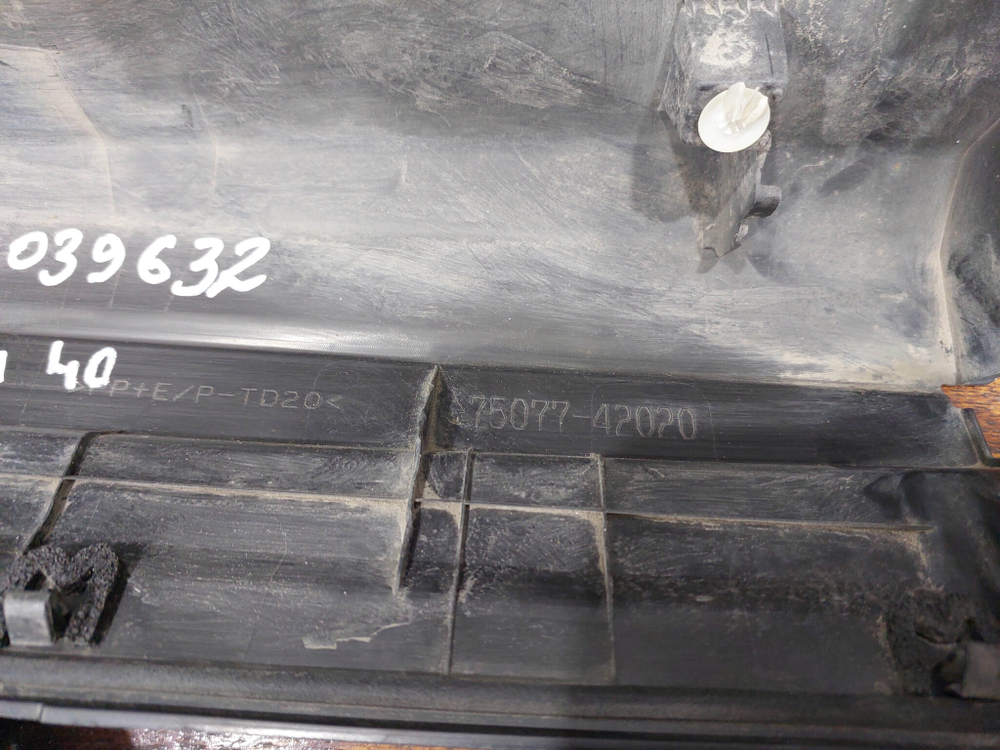 Накладка двери задней правой Toyota RAV4 IV (XA40) 15-19 Б/У Оригинал 7507742020