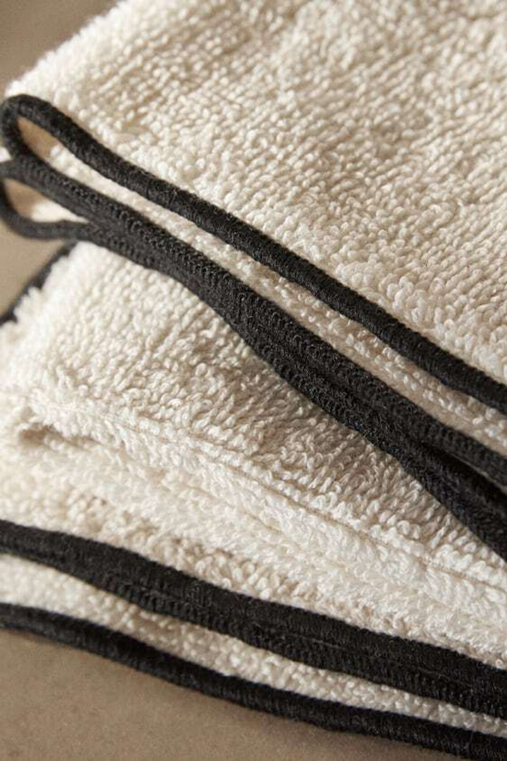 ZARA HOME ХЛОПКОВОЕ ПОЛОТЕНЦЕ (НАБОР ИЗ 3 ШТУК), ПЕСОЧНЫЙ/ЧЕРНЫЙ