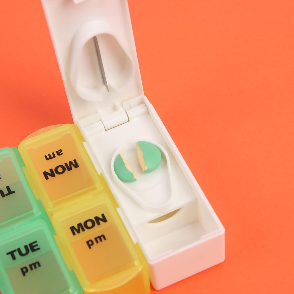 Таблетница-органайзер  Неделька, с делителем, утро/вечер, 7 контейнеров по 2 секции, цвет МИКС