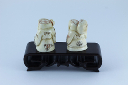 Сет нэцкэ Дзюродзин и Фукурокудзю на подставке