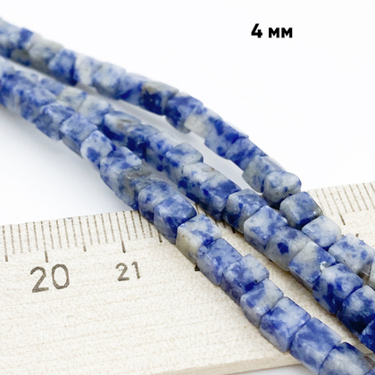 Содалит бусины, куб, размер около 4-4,2 мм, цена за отрезок 19 см (1/2 нити)