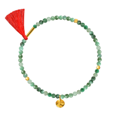 браслет из изумрудов с золотым мятым листом с красной кистью