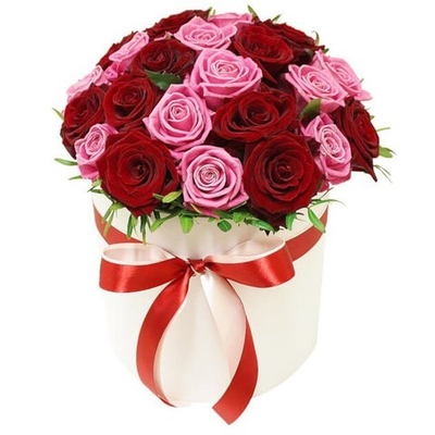 Шляпная коробка из 29 роз