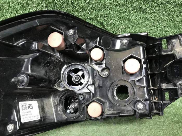 Фонарь правый внешний Toyota RAV4 5 XA50 (18-нв)