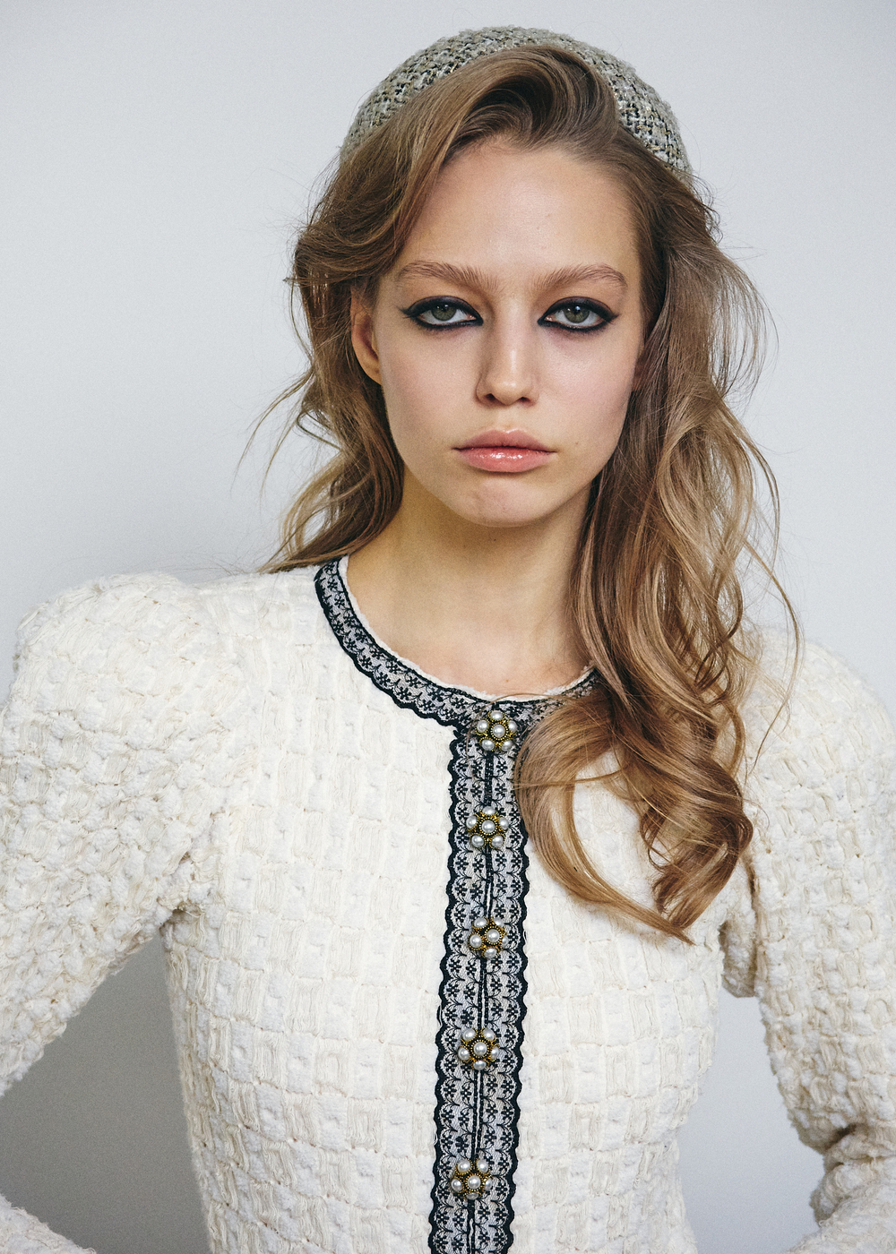 Ободок объемный из золотого твида