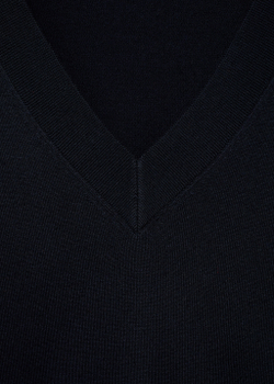 Пуловер тонкой вязки