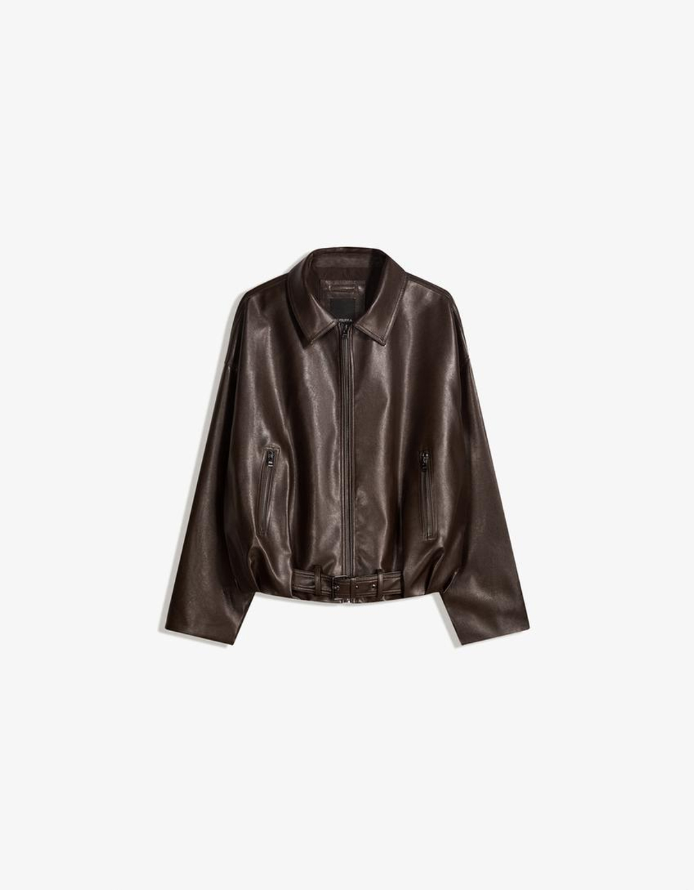 BERSHKA Бомбер из искусственной кожи с поясом, коричневый