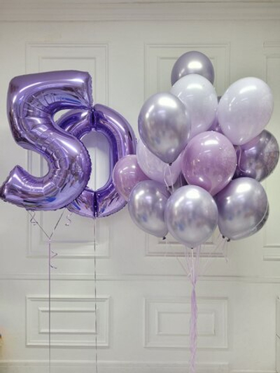 Сиреневая композиция из шаров на 50 лет
