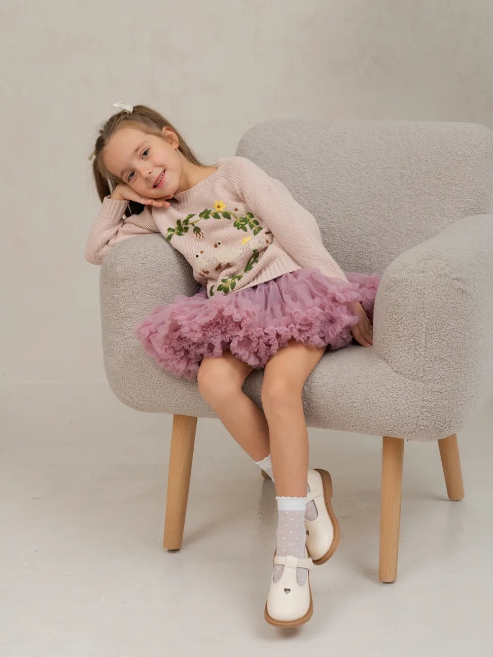 Джемпер вязаный для девочки с вышивкой