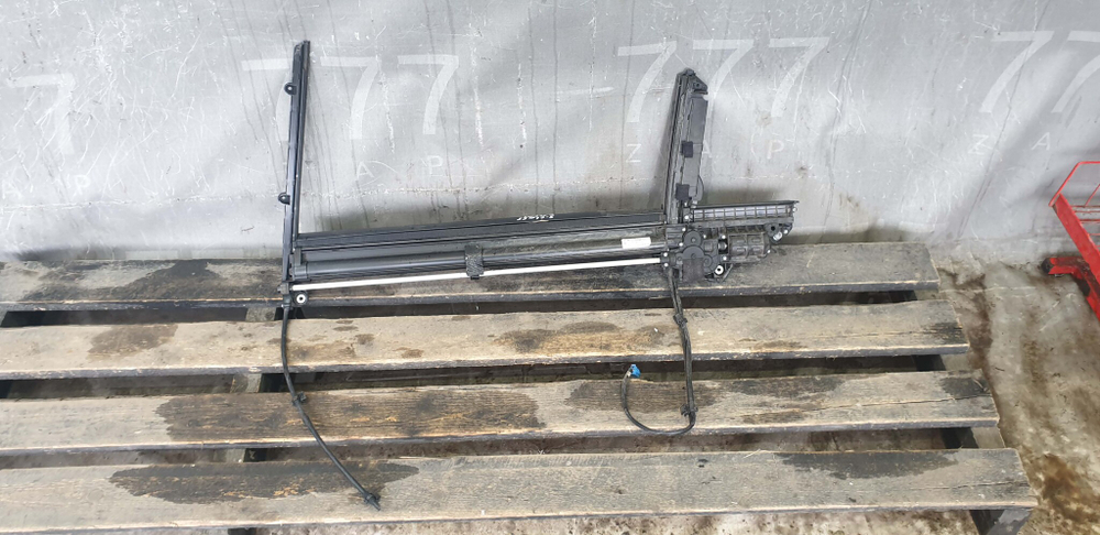 Шторка двери правая задняя Mercedes S-Class (W222)  Б/У Оригинал A2228105200