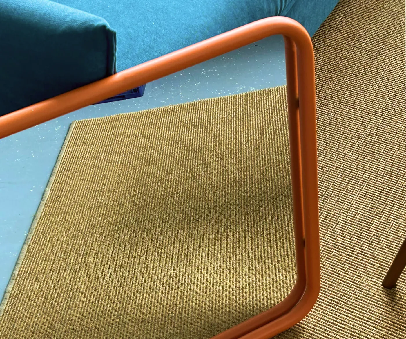 Зеркало на металлической раме 50х80 см, оранжевое