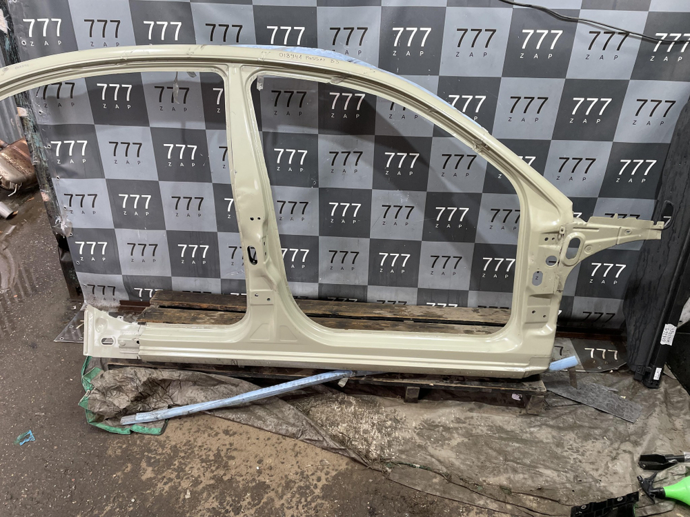 Боковина правая Skoda Superb 1, Passat B5  Новая Оригинал