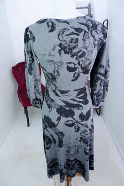 Платье обтягивающего кроя, визуально на 46 размер