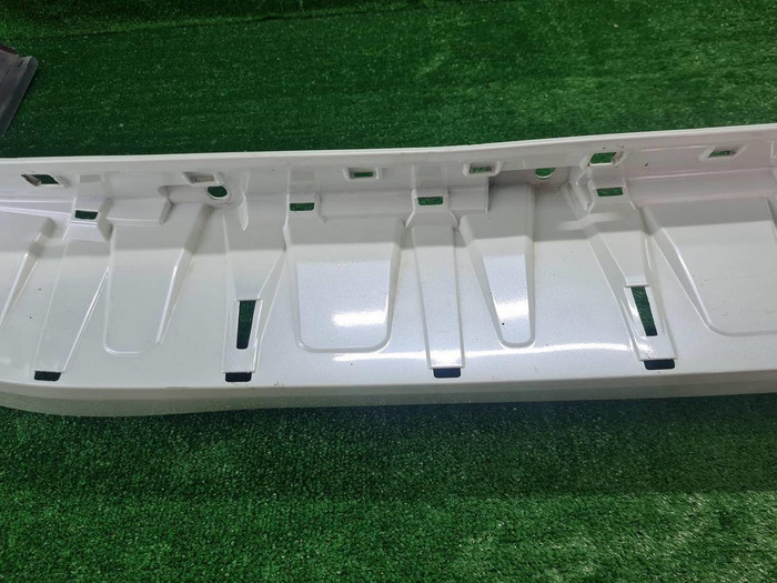 Бампер задний Toyota Land Cruiser 300 (2021-н.в.)