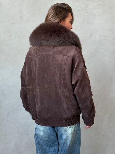 Шоколадный пуховик из эко-замши с мехом песца и планкой