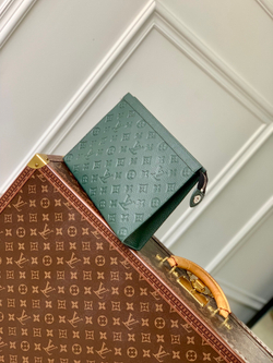 Louis Vuitton Pochette Voyage MM