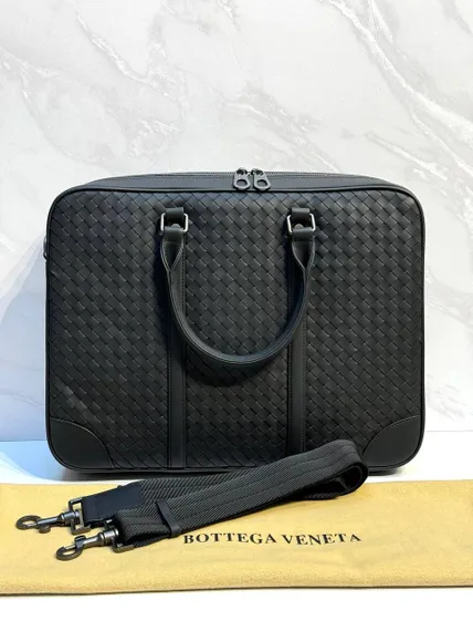 Кожаный портфель Bottega Veneta Intrecciato на молнии с плечевым ремнем