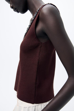 ZARA ОДНОТОННЫЙ ТРИКОТАЖНЫЙ ТОП СО СТРАЗАМИ, ЦВЕТ БУРГУНДСКОГО ВИНА