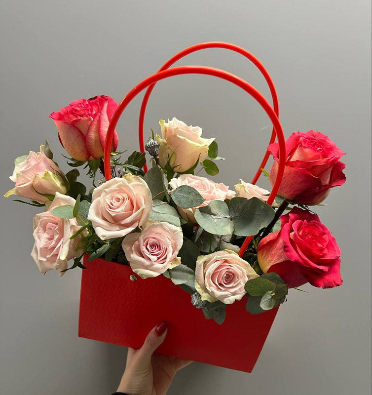 Композиция из роз "Элегантность"