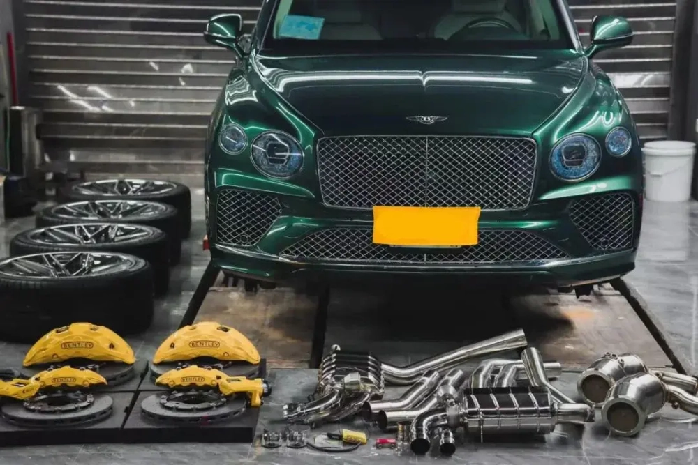 Карбон керамическая тормозная система Bentley Bentayga Рестайлинг 2020+ Бентли Тормоза Суппорт Тормозные диски Колодки