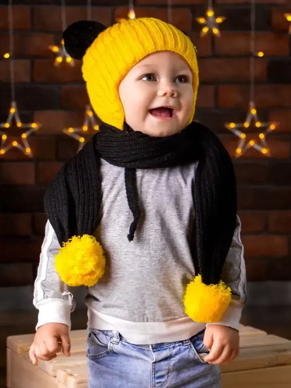 Шапка детская осенняя и шарф с ушками