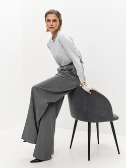 Серый лонгслив свободного кроя